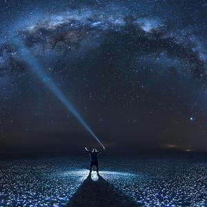 男生用鸡巴戳进女生屁股里面
